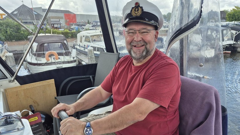 Holger aus Biebelsheim schreibt uns zu seinem Bild: "Wir fahren sooo gerne mit dem Boot durch die Landschaften in den Niederlanden! Es ist eine der entspanntesten "Methoden" Urlaub zu machen!"