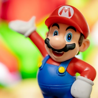 Spielfigure Super Mario aus dem Spieleklassiker "Mario Bros."