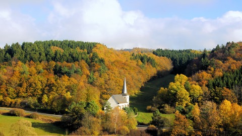 Traumschleife Hunolsteiner Klammtour | Walholzkirche bei Morbach
