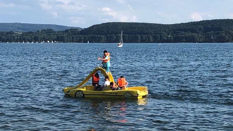 So ein Tretboot hätte Petra Klein auch gerne: mit integrierter Wasserrutsche... Alle kennen den Bodensee, aber einen schönen Badeplatz zu finden ist nicht immer einfach. Wir geben euch Tipps für die schönsten Badestellen.