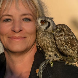 Tanja Brandt, Fotografin, Autorin, Influencerin, Eulenliebhaberin und Social-Media-Star mit Eulen.