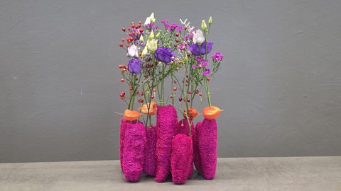 Herbstblüten in Luffa-Väschen