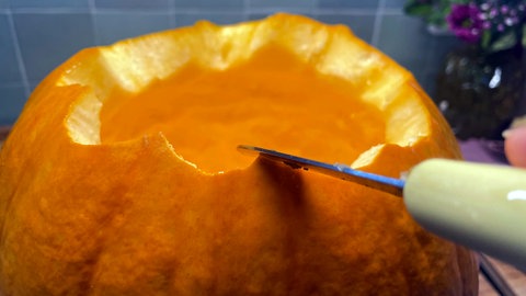 Kürbis schnitzen