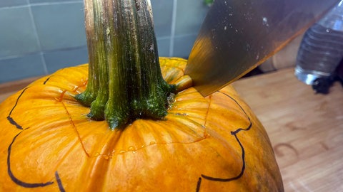Kürbis schnitzen