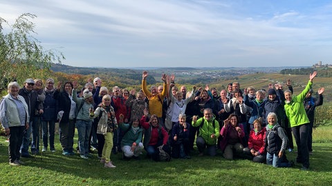 Gruppenbild der Gewinner von "SWR4 wandert" im Kraichgau