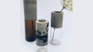 Betonvasen aus Glasflaschen