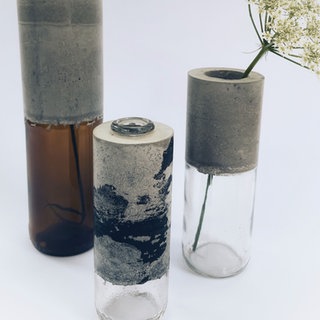 Betonvasen aus Glasflaschen
