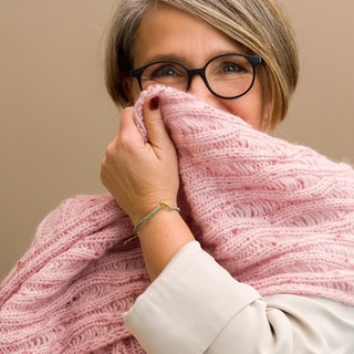 Schal mit Fallmaschenmuster