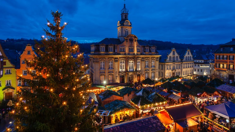 Luftaufnahme vom Weihnachtsmarkt in Schwäbisch Hall