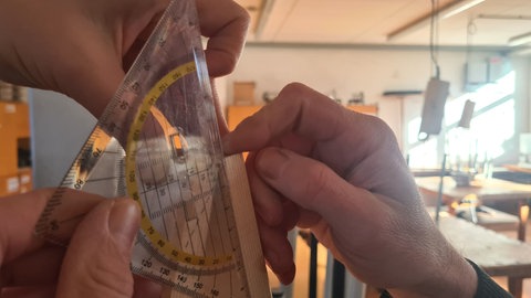 Holztannenbaum mit Rahmen