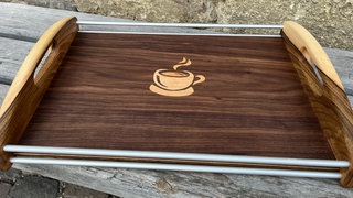 Holztablett mit Furnierarbeiten