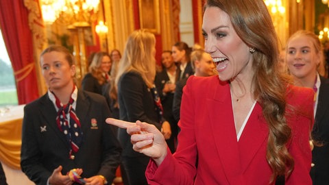 Prinzessin Kate empfangt die englische Frauen-Rugby-Nationalmannschaft.