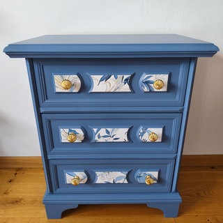 Möbel mit Tapete verschönern