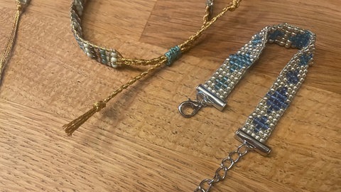 fertige Armbänder