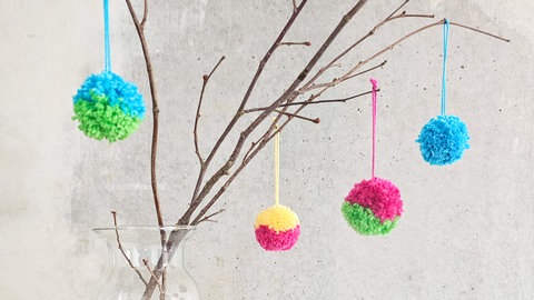 Pompons zum Aufhängen