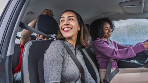 Damit der gemeinsame Urlaub mit Freunden reibungslos und ohne Streit abläuft, sollten die Beteiligten vorher einige Punkte ansprechen, empfiehlt Expertin Ulrike Scheuermann.