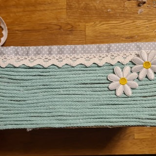 Wer möchte kann auch zusätzlich noch ein paar schöne Applikationen aufkleben.