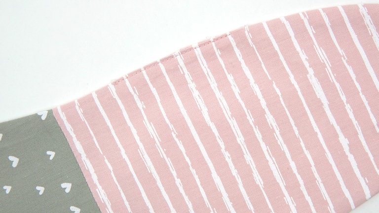 Die Wendeöffnung knappkantig schließen.