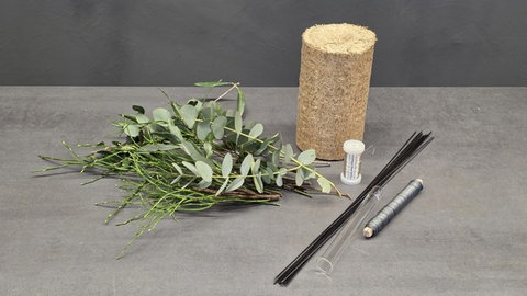 Osterhase aus Zweigen binden