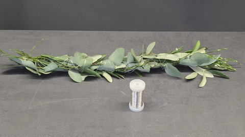 Osterhase aus Zweigen binden