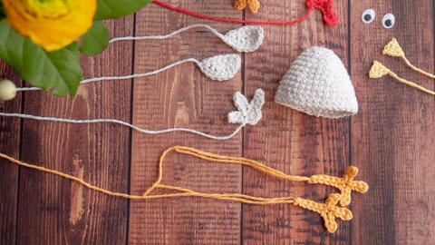 Gehäkelte Osterhühner als Eierwärmer