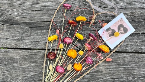 Drahtherz mit Blumen