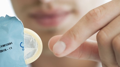 Kondome senken das Risiko einer Übertragung von Tripper.