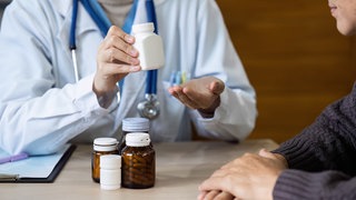 Männer werden laut Studie aus den USA bei der Vergabe von Schmerzmitteln bevorzugt