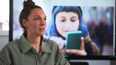 Georgia Koppe vom Zentralinistitut für Seelische Gesundheit in Mannheim. Sie arbeitet am ZI an einer App, die Prognosen mit Hilfe von Künstlicher Intelligenz (KI) macht. KI und Chatbots werden in der Psychotherapie wichtiger werden.