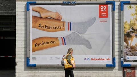 Initiativen machen Jugendliche auf safen Sex aufmerksam. Denn junge Menschen nutzen seltener Kondome - ein Risiko für die Gesundheit.