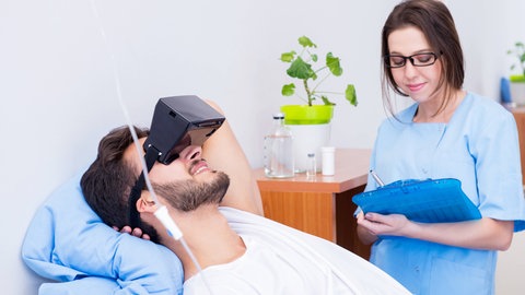 Virtual Reality kann dabei helfen, die Angst vor oder nach einer Herz-OP zu reduzieren.