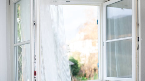 Geöffnetes Fenster, tags: was Erkältungszeit Erkältung