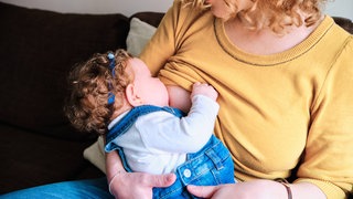 Früher, etwa in den 1970er-Jahren, war Stillen nicht so en vogue. Viele Kinder wurden damals nur vier oder sechs Wochen gestillt. Stillen hat aber sehr viele positive Effekte.