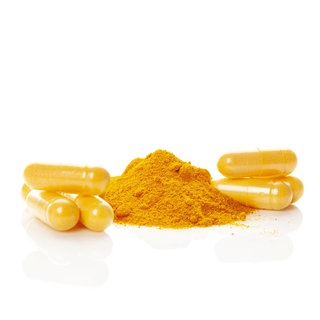 Ob Nahrungsergänzungsmittel wie Kurkuma bei Arthrose helfen, ist nicht gesichert. Die Studienlage ist sehr heterogen und nicht wirklich schlüssig. Teilweise widersprechen sich die Studien zum Thema Nahrungsergänzungsmittel und Arthrose sogar. 