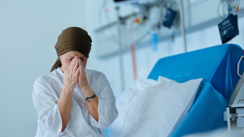 Wenn bei der Früherkennung eine Gewebeveränderung entdeckt wird, die auf Brustkrebs zurückzuführen sein könnte, folgen weitere Untersuchungen nötig. Für die betroffenen Frauen ist dies eine sehr belastende Situation.