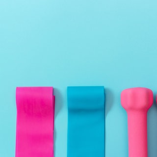 Theraband und Hanteln