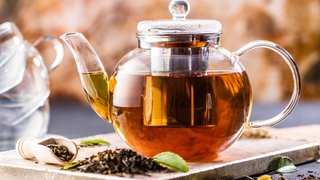 Kanne mit Kräutertee