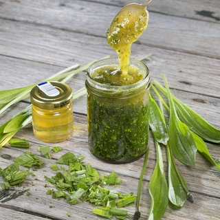 Hustensaft aus Spitzwegerich und Honig