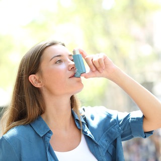 Lungensport und bestimmte Medikamente bringen Erleichterung im Alltag mit der Lungenkrankheit COPD.