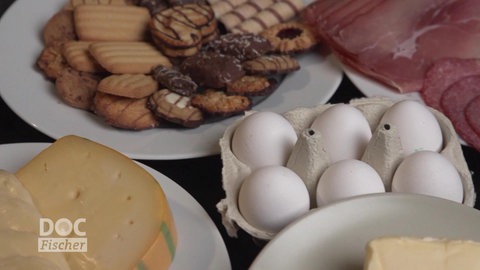 Kekse, Schinken, Salami, Käse und Eier