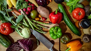 Eine Ernährung mit Gemüse kann zur Gesundheit beitragen.