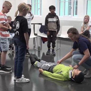 Kinder lernen Medizin kennen