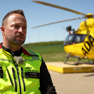 Notfallsanitäter Daniel Anthes ist beim Rettungshubschrauber für Technik und Medizin zuständig.