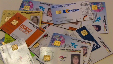 Viele Krankenkassen erhöhen zum neuen Jahr ihre Zusatzbeiträge. Da kann ein Wechsel sinnvoll sein.