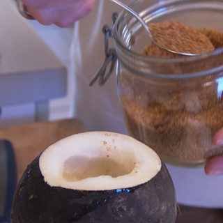 Was Großmutter noch wusste... Dieser selbstgemachte Hustensaft bedient sich der Kraft des schwarzen Rettichs