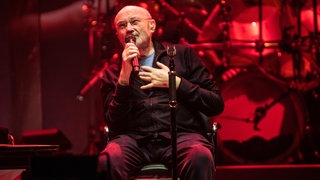 Phil Collins im Hospiz – fake oder real? Auf dem Bild ist Phil Collins auf seiner Tour 2021 zu sehen.
