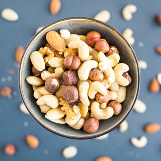 Nüsse in einer Schale