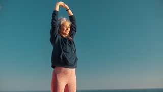 Frau macht Fitnessübung