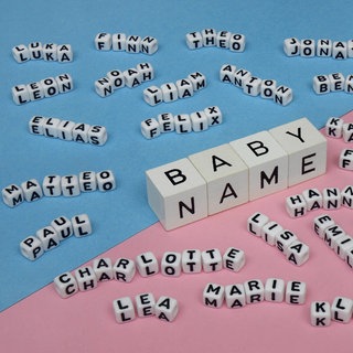 Vornamen und ihre Bedeutung: Würfel mit verschiedenen Namen