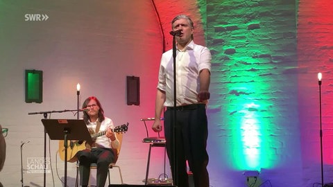 Entertainer Alexis Bug